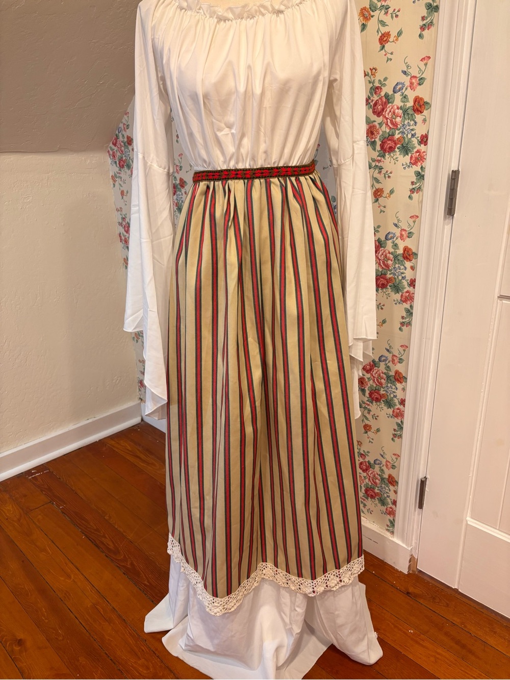 Vintage Tavern Girl Striped Apron Crochet Lace Oktoberfest Scandinavian Costume